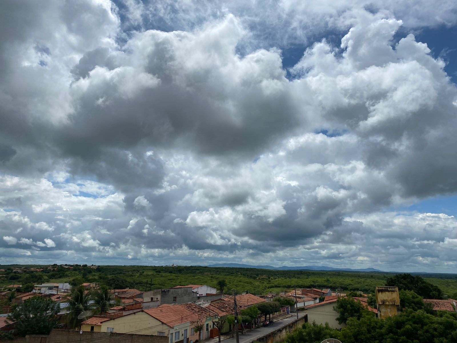 Feriadão deve apresentar condições para chuva isoladas, indica previsão do tempo; veja detalhes