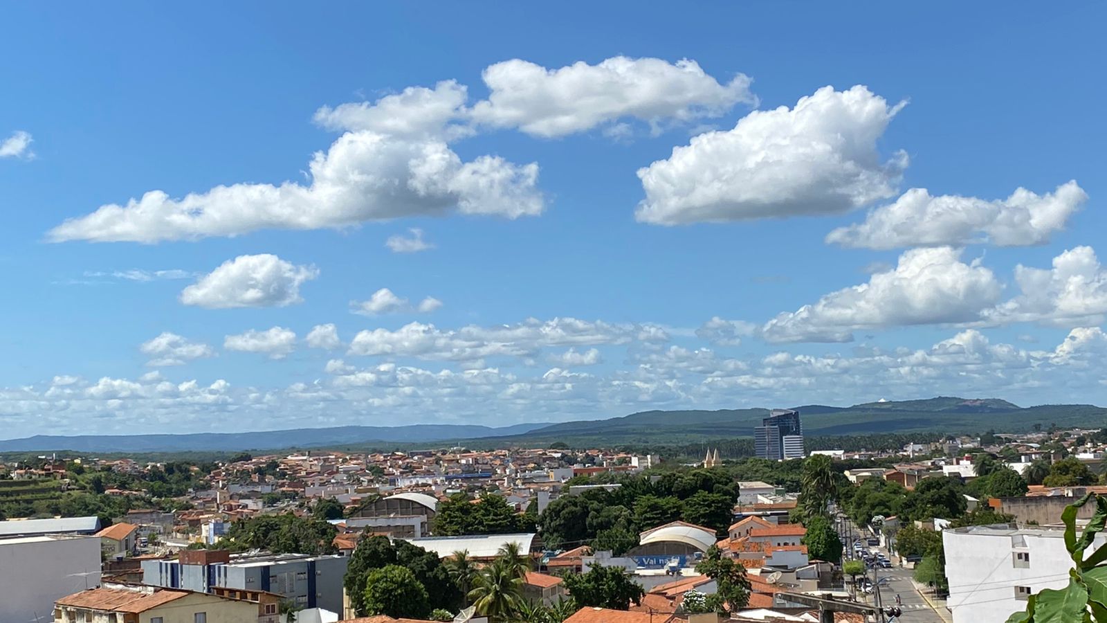 Início da 1ª semana de maio deve apresentar predomínio céu com cobertura variada e chuvas isoladas