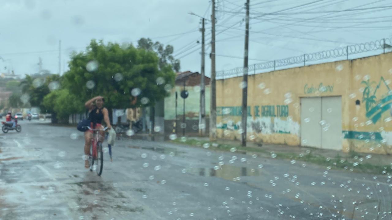 Litoral de Fortaleza e Cariri têm previsão de chuvas pontuais até quarta-feira (23)