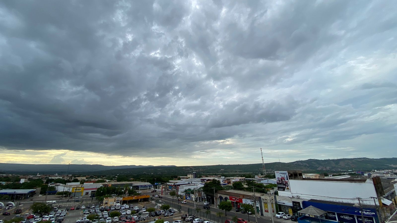 Ibiapaba, Litoral de Fortaleza e sul do Estado têm chances de chuvas isoladas até quarta-feira (30)