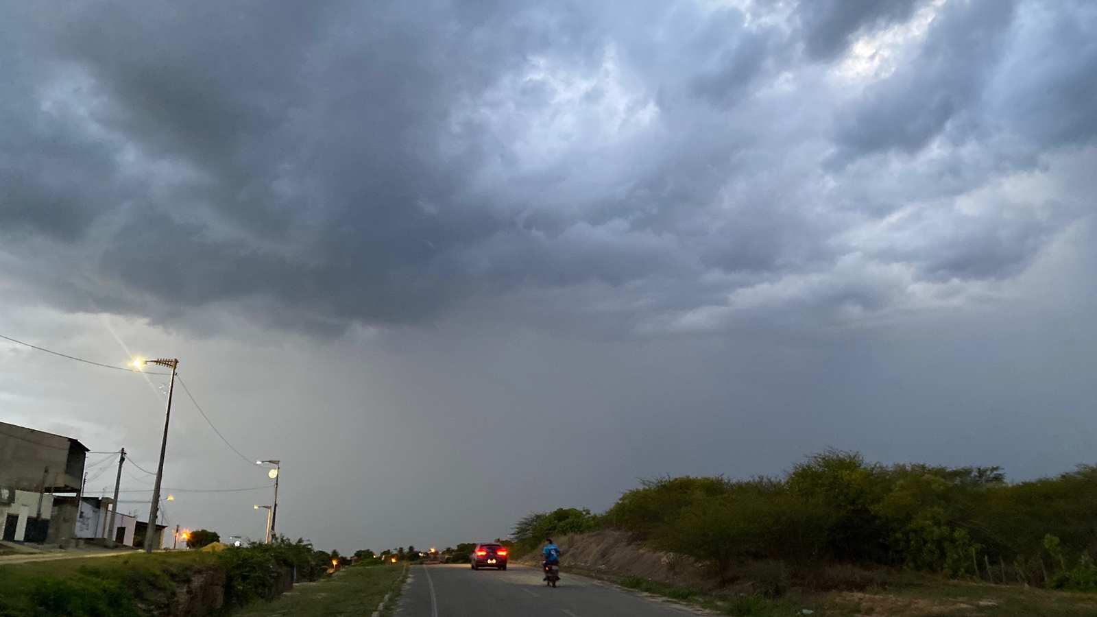 Chove em cerca de 50 municípios entre segunda (2) e terça-feira (3)