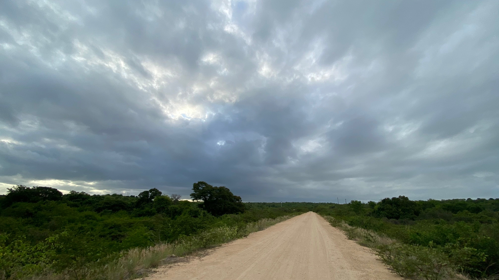 Ceará apresenta condições para registros de chuva em todas as macrorregiões neste fim de semana