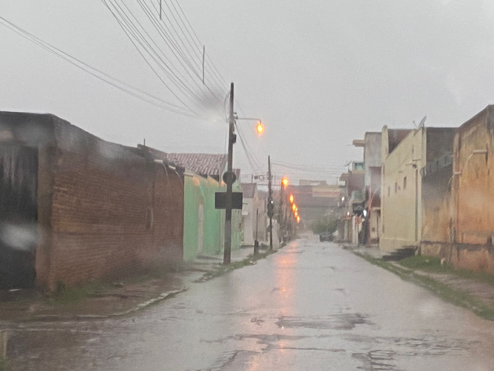 Chove em cerca de 130 municípios neste começo de semana; confira dados