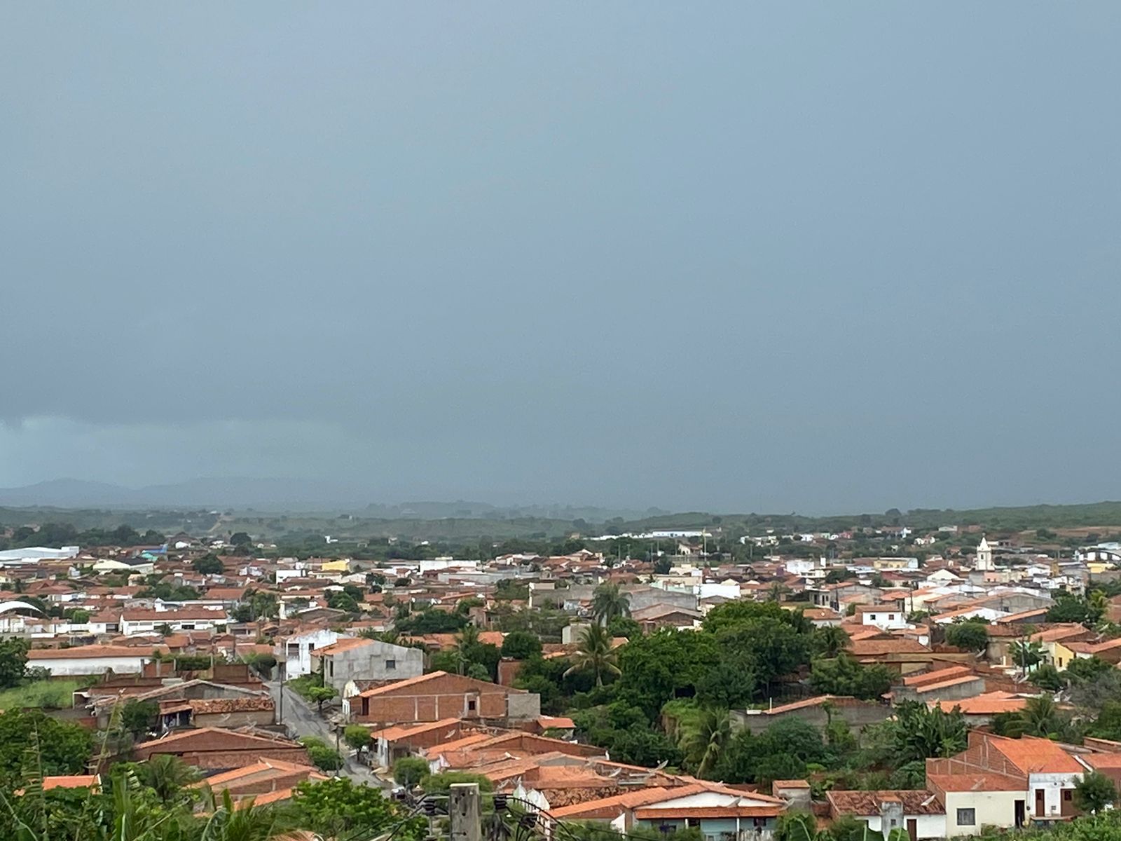Choveu em cerca de 140 municípios entre domingo (19) e segunda (20); veja dados