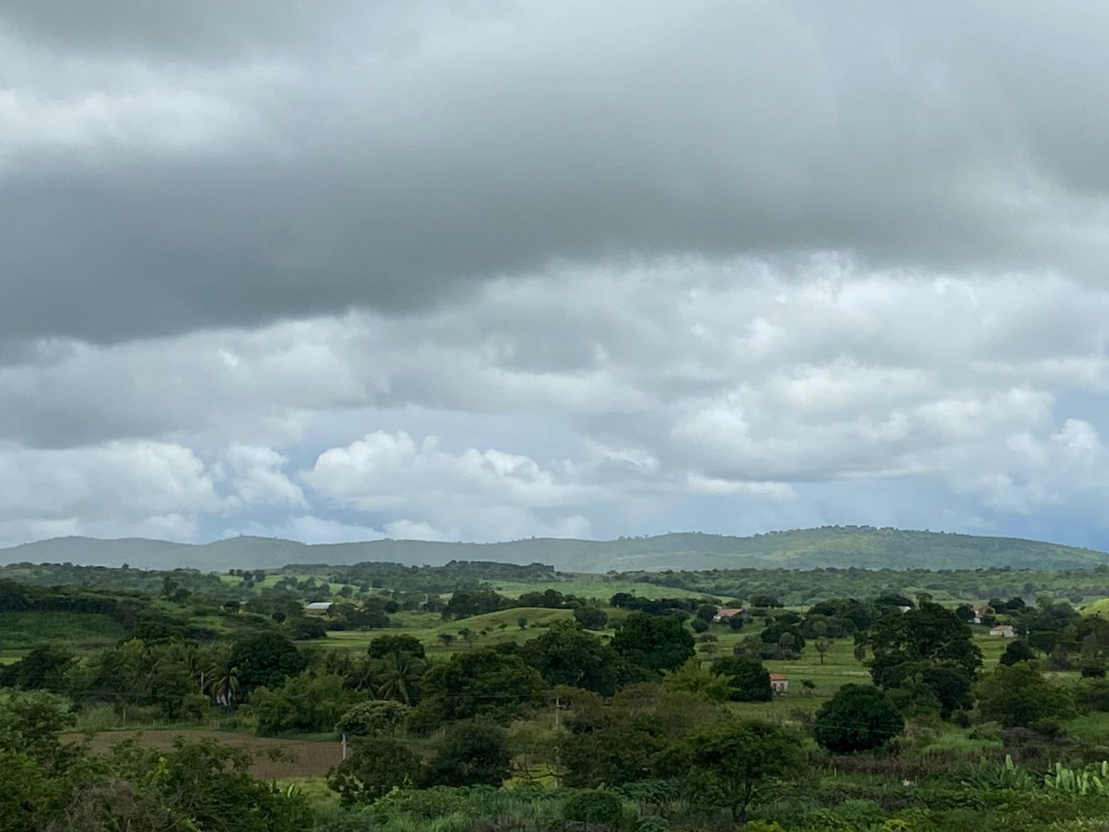Abril tem 4º dia consecutivo com chuvas em mais de 100 municípios