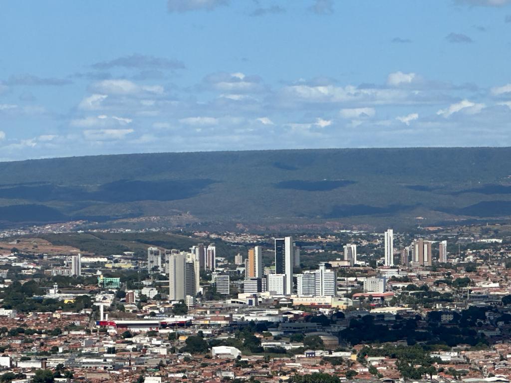 Fim de semana: tempo seco com máximas de até 36ºC no interior e rajadas em torno de 45 km/h no litoral