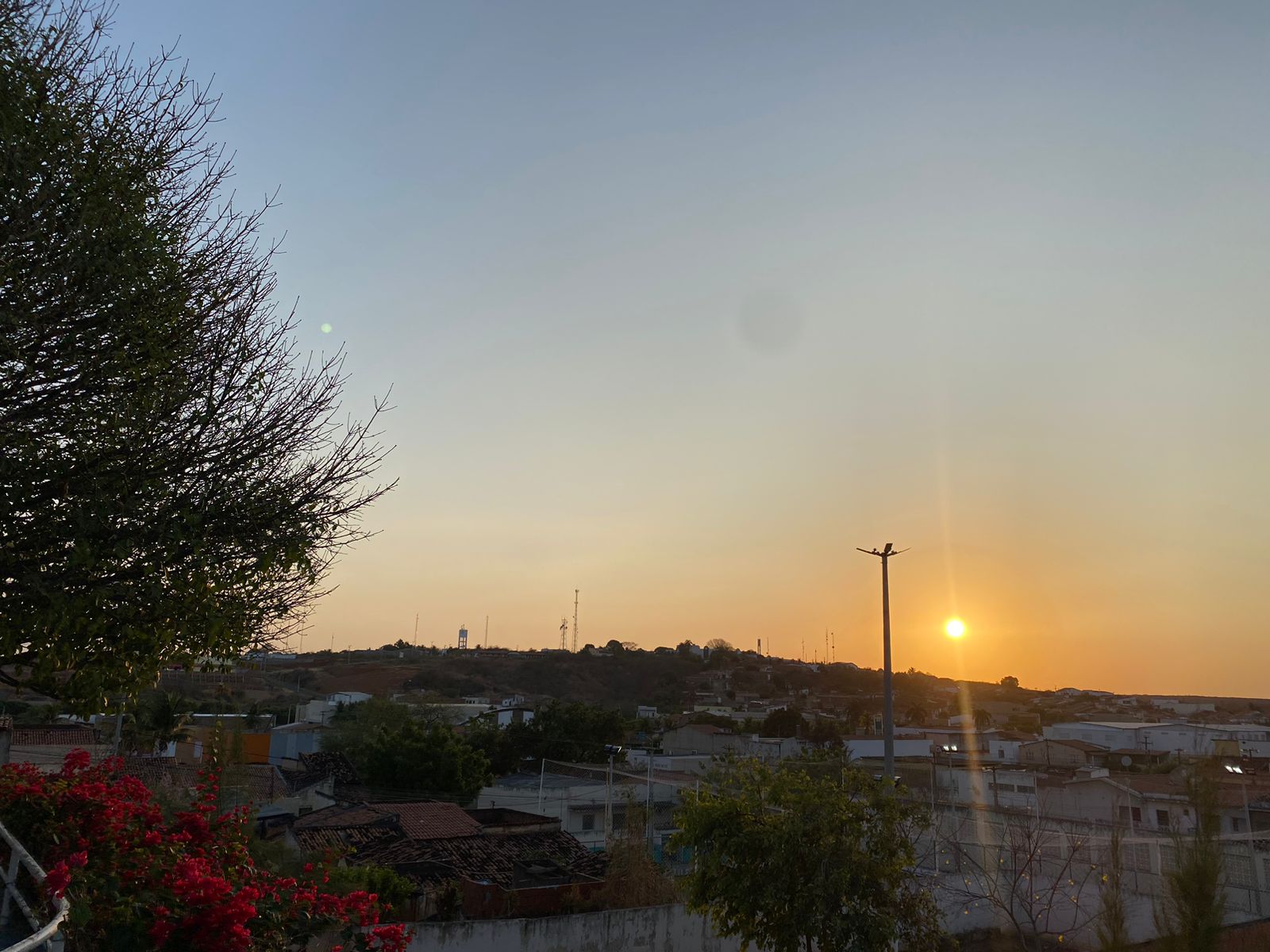 Com tempo estável, máximas deverão seguir em torno dos 37 ºC no Ceará