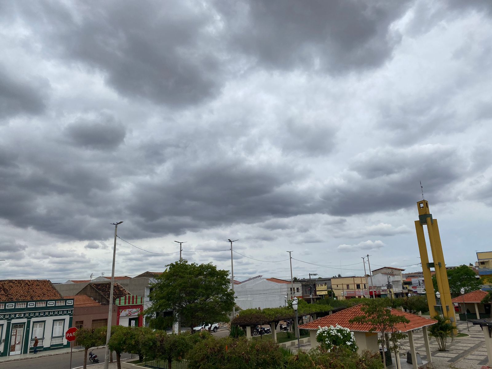 Ceará tem chuva em cerca de 90 municípios; cenário deve seguir favorável até esta terça (19)