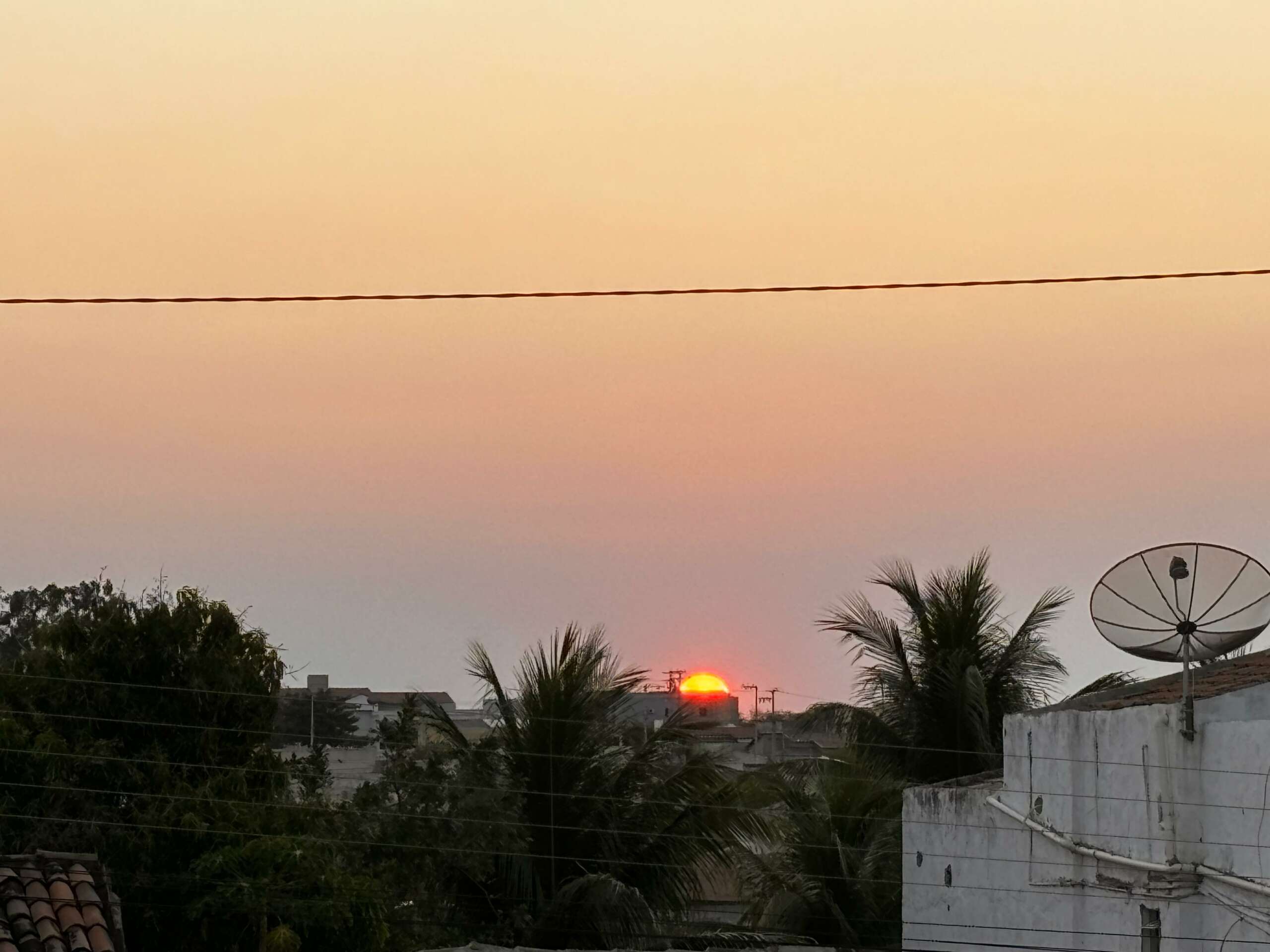 Ceará deve apresentar máximas de de 37ºC e ventos de até 60km/h até quarta (21)