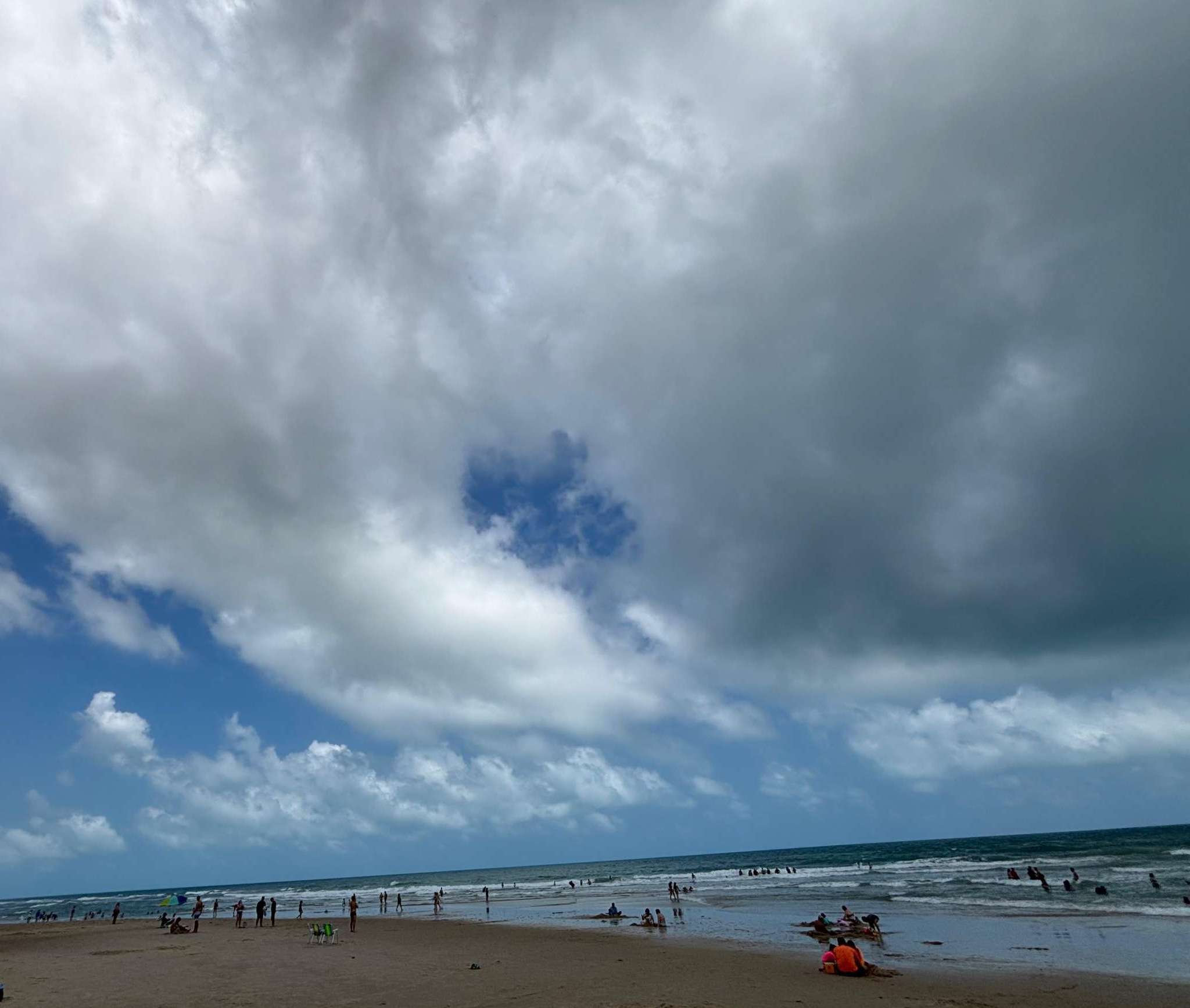 Litoral de Fortaleza está sob aviso meteorológico para chuvas mais forte nesta terça (18) - FOTO: Marciel Bezerra
