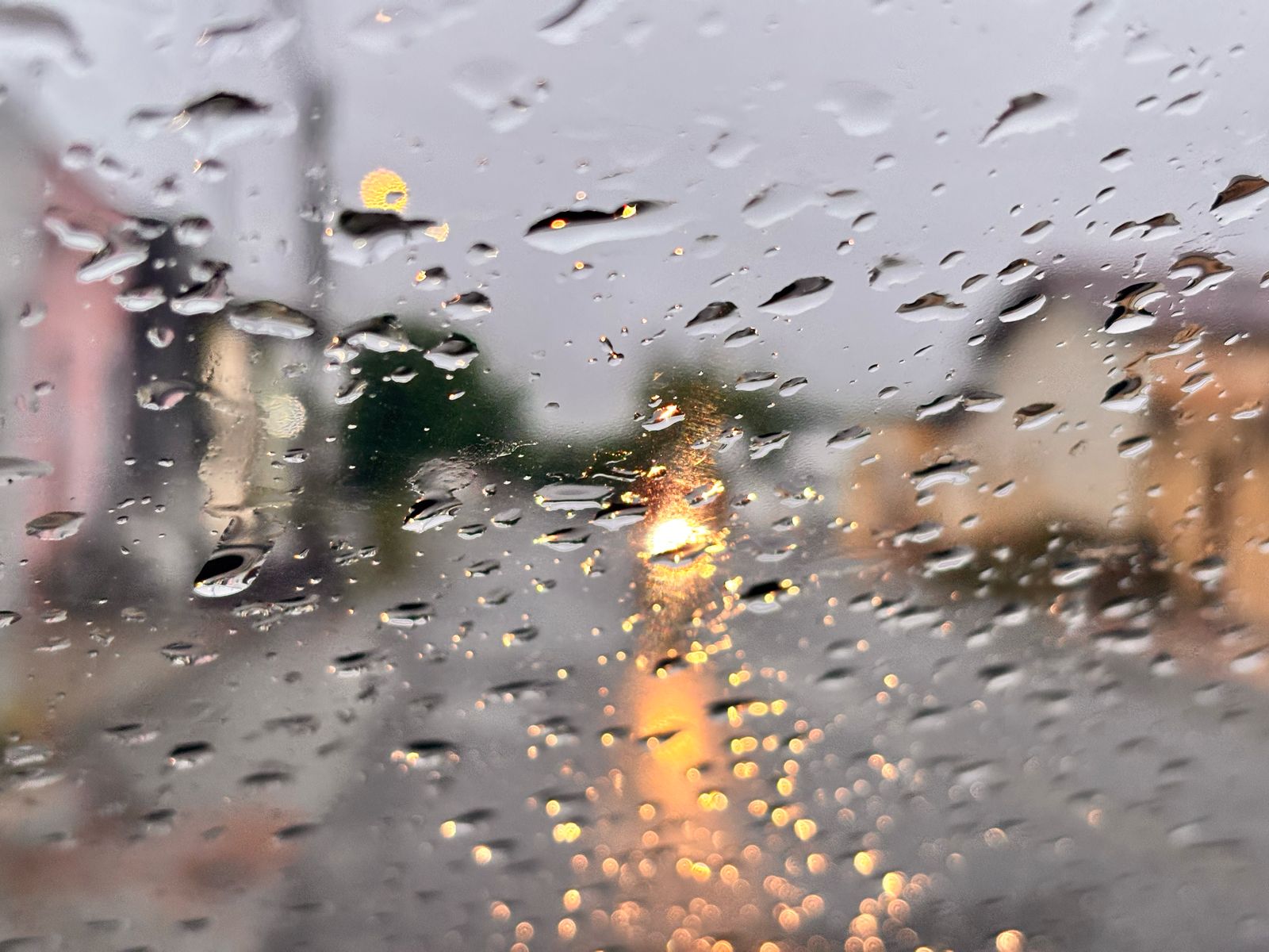 Ceará segue com condições de chuva, e Litoral de Fortaleza entre as áreas sob aviso nesta terça (25)