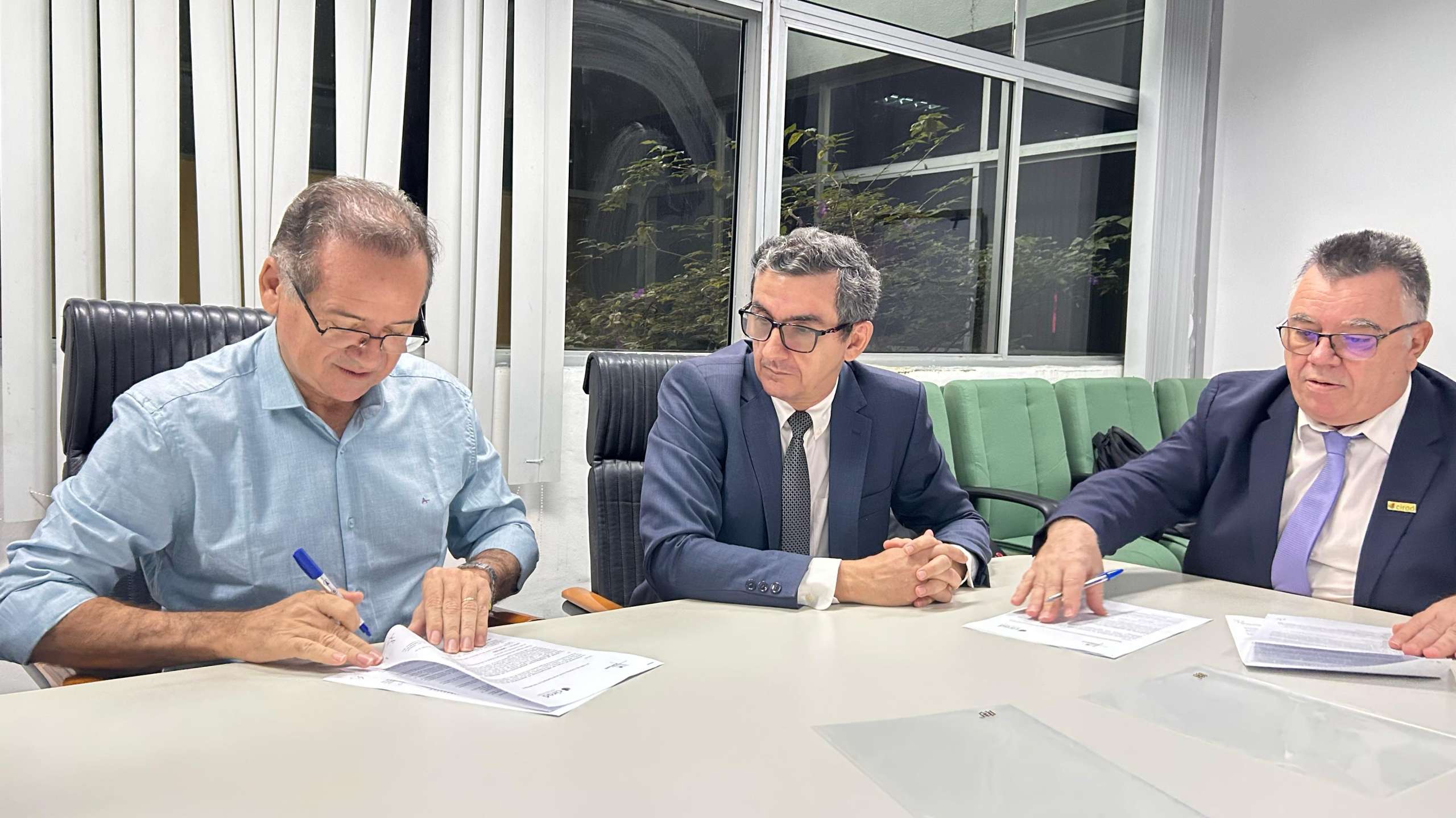 SRH, Funceme e Cirad assinam cooperação para fomentar pesquisa no Ceará