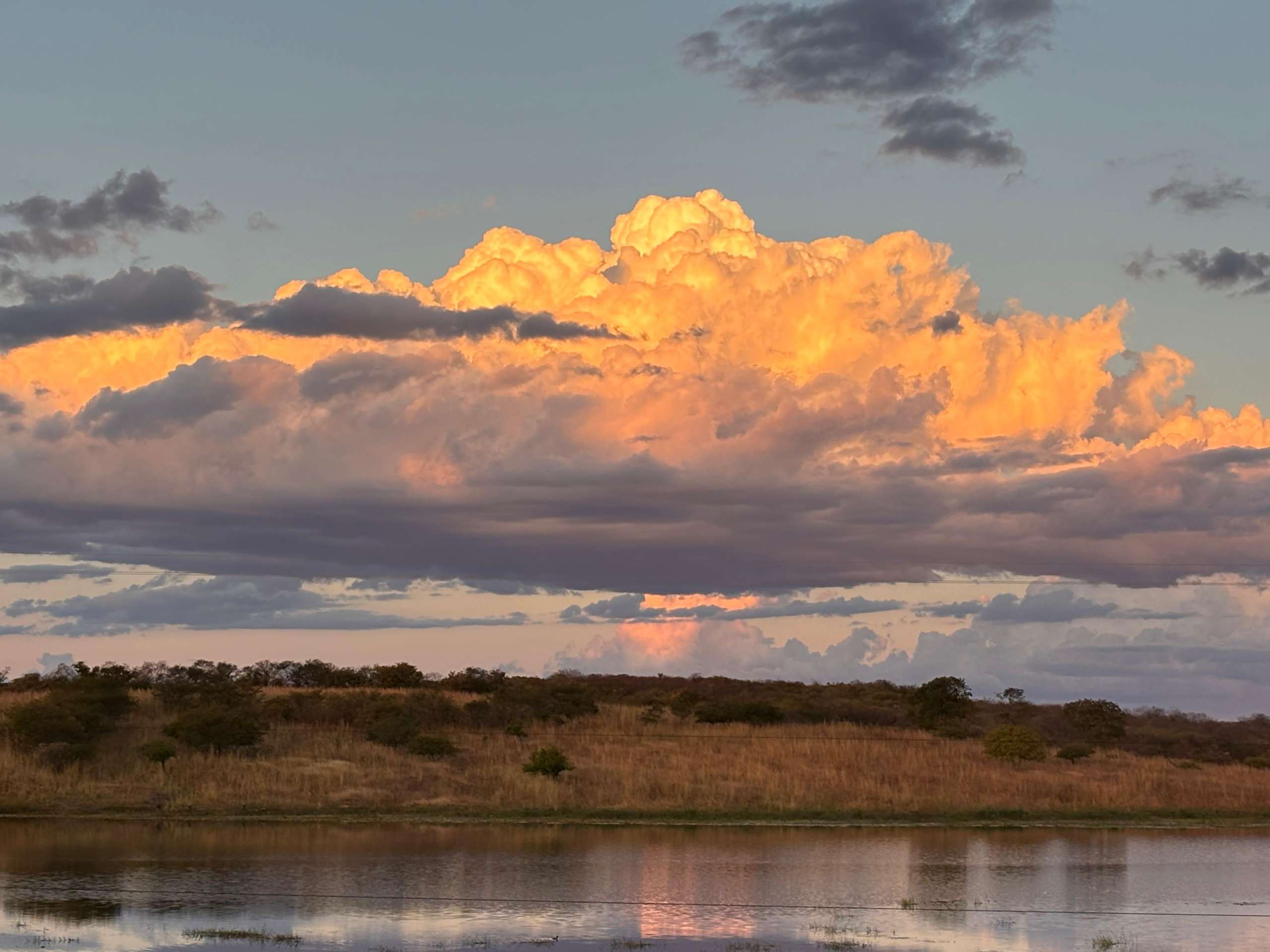 Céu nublado e chuvas isoladas marcam início da semana no Ceará, aponta previsão do tempo