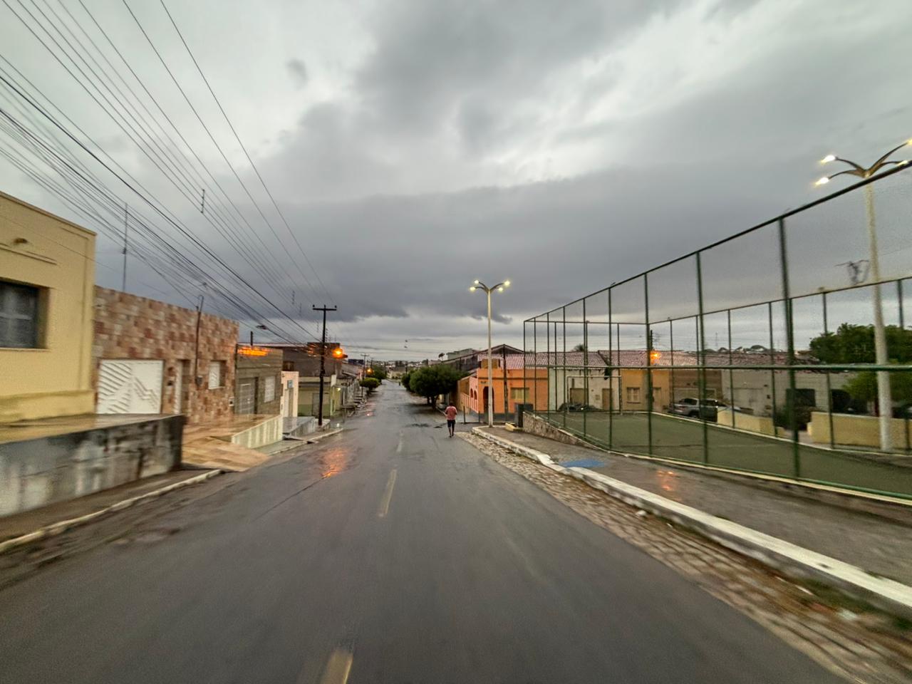 Fim de semana deve ter predomínio de céu mais claro, mas com possibilidade de chuvas pontuais