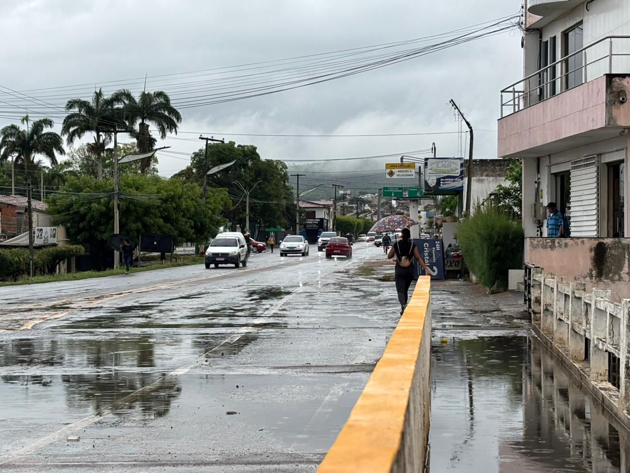 Instabilidade aumenta, e semana inicia-se com maiores condições de chuva para o Ceará