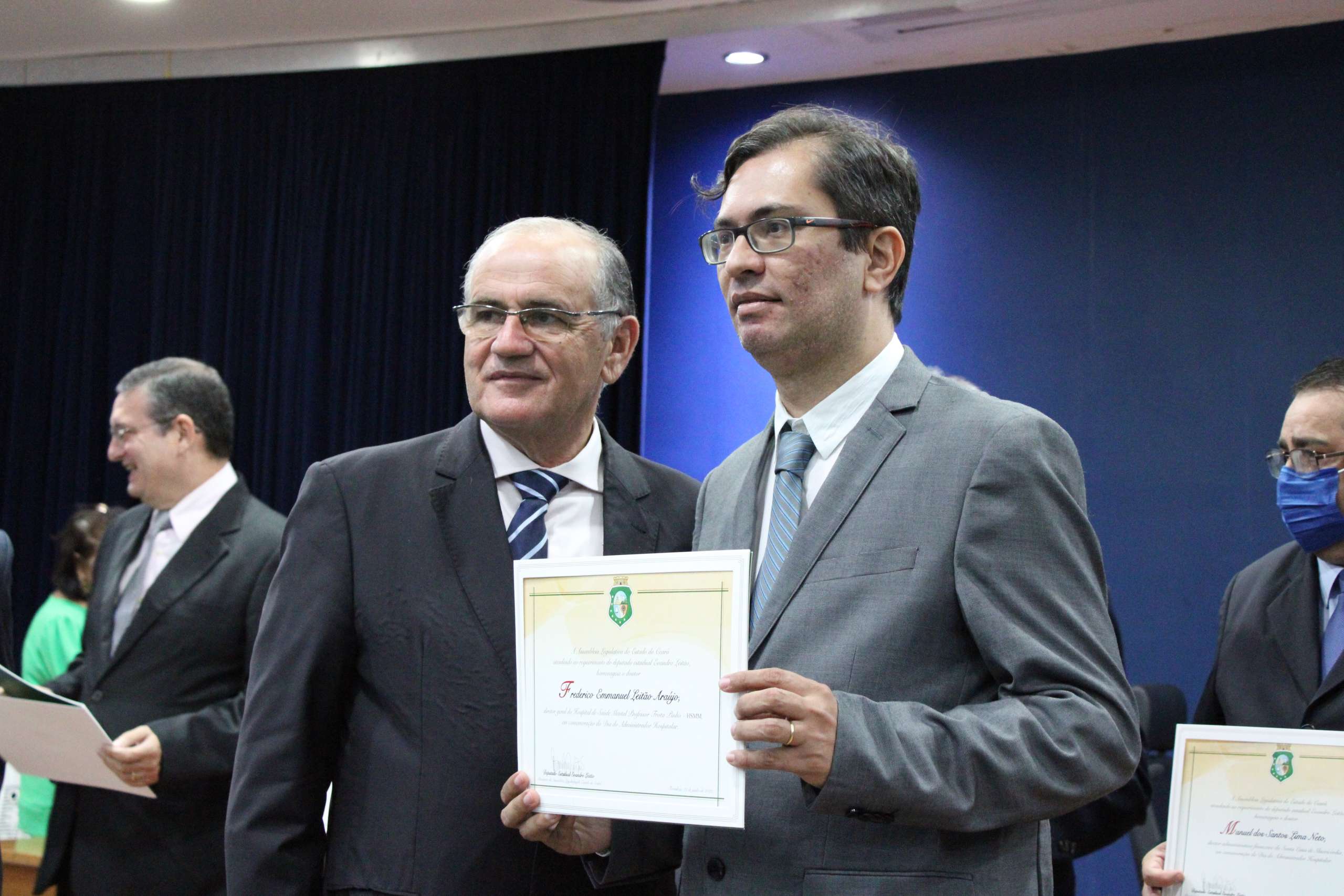 Diretor-geral do HSM é homenageado na Assembleia Legislativa do Ceará