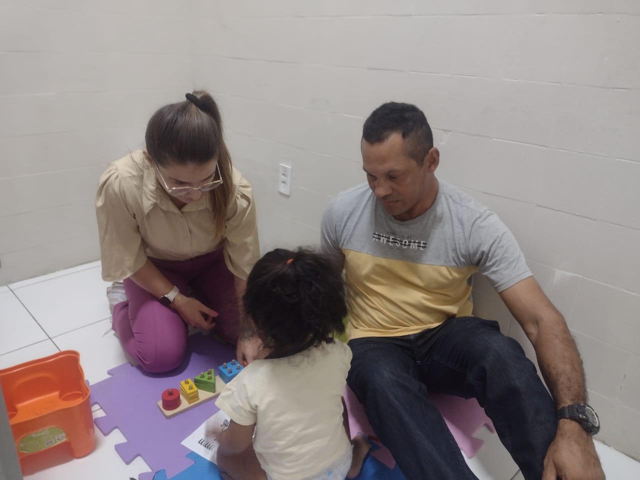 “Amor que une e transforma”: presença de pais durante tratamento de filhos autistas fortifica laços de afeto