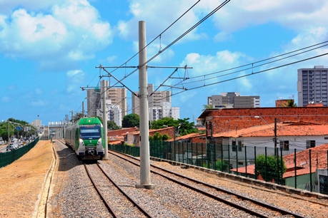 Metrofor retira mais de mil toneladas de lixo das linhas férreas em Fortaleza