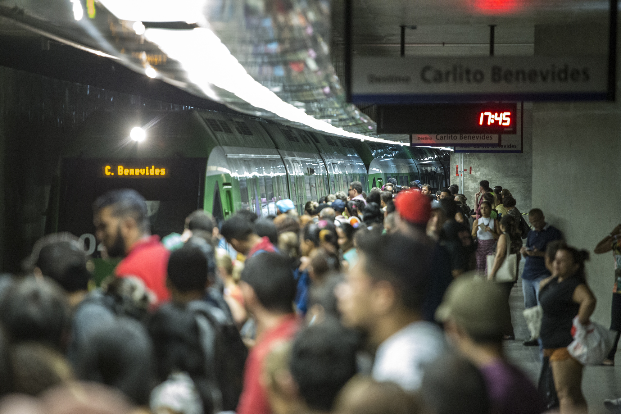 Linhas de metrô e VLT operam até 20h nesta quinta-feira