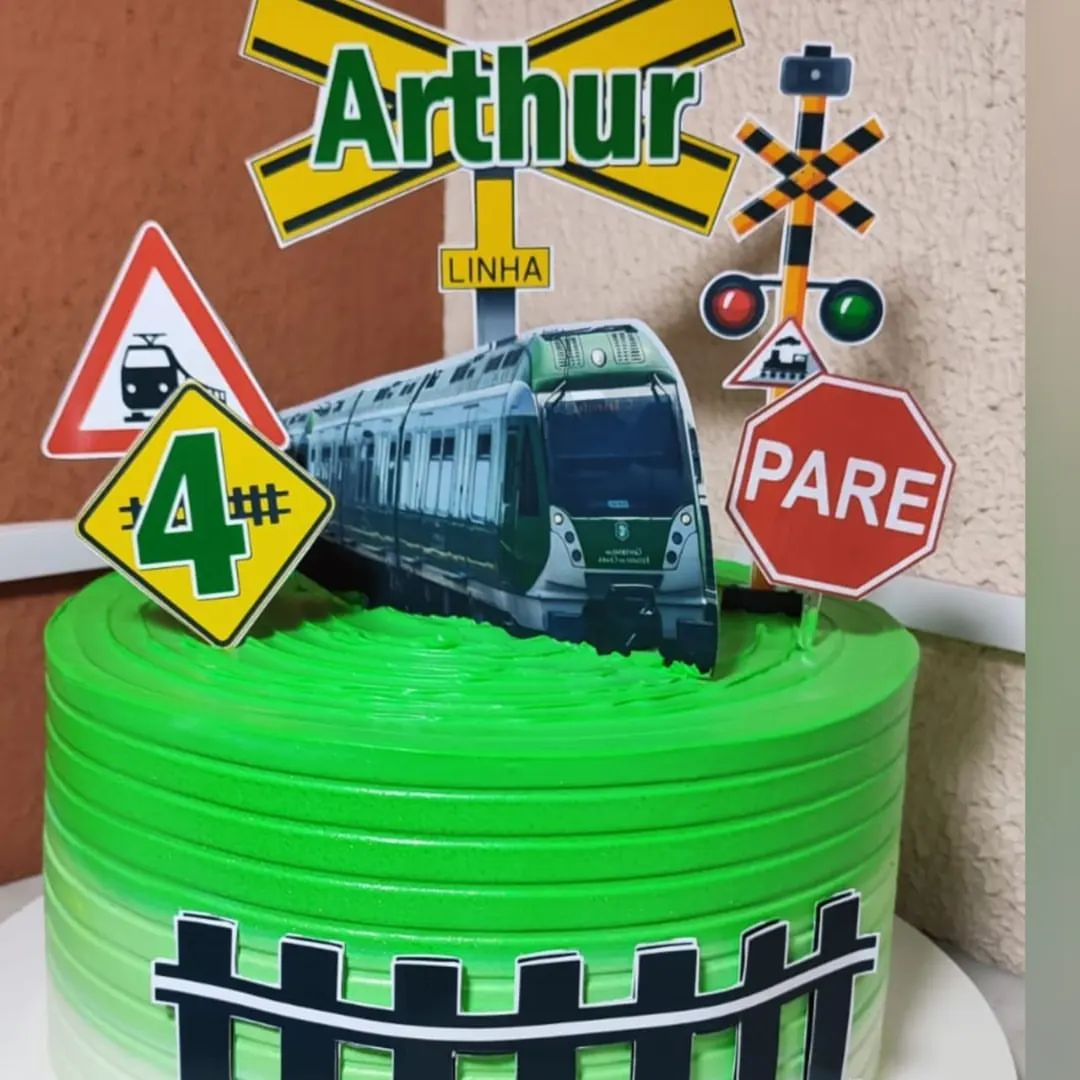 Menino apaixonado por Metrô ganha festa de aniversário com o tema do Metrofor