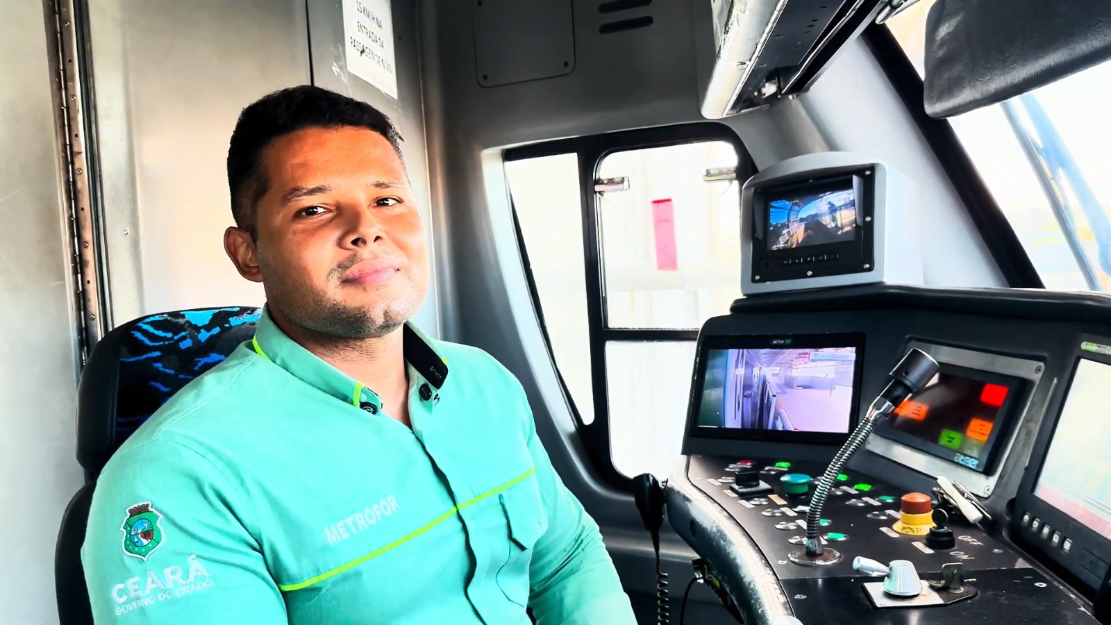 Dia Nacional dos Metroviários: conheça os profissionais que fazem o transporte sobre trilhos no Ceará.