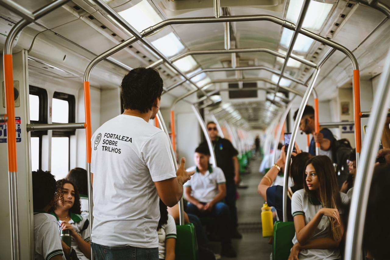 Metrofor recebe alunos da rede pública para aulas de História e Geografia
