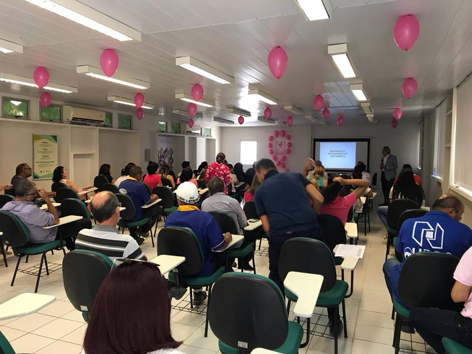 Outubro Rosa: Dr. Luiz Porto ministra palestra para colaboradores do Nutec