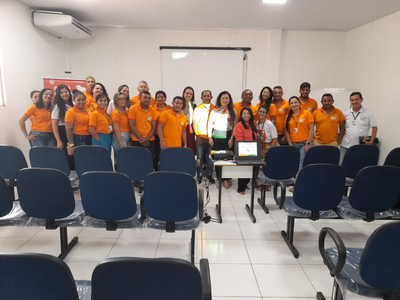 Equipe de alimentos do Nutec realiza treinamento para o Mais Nutrição