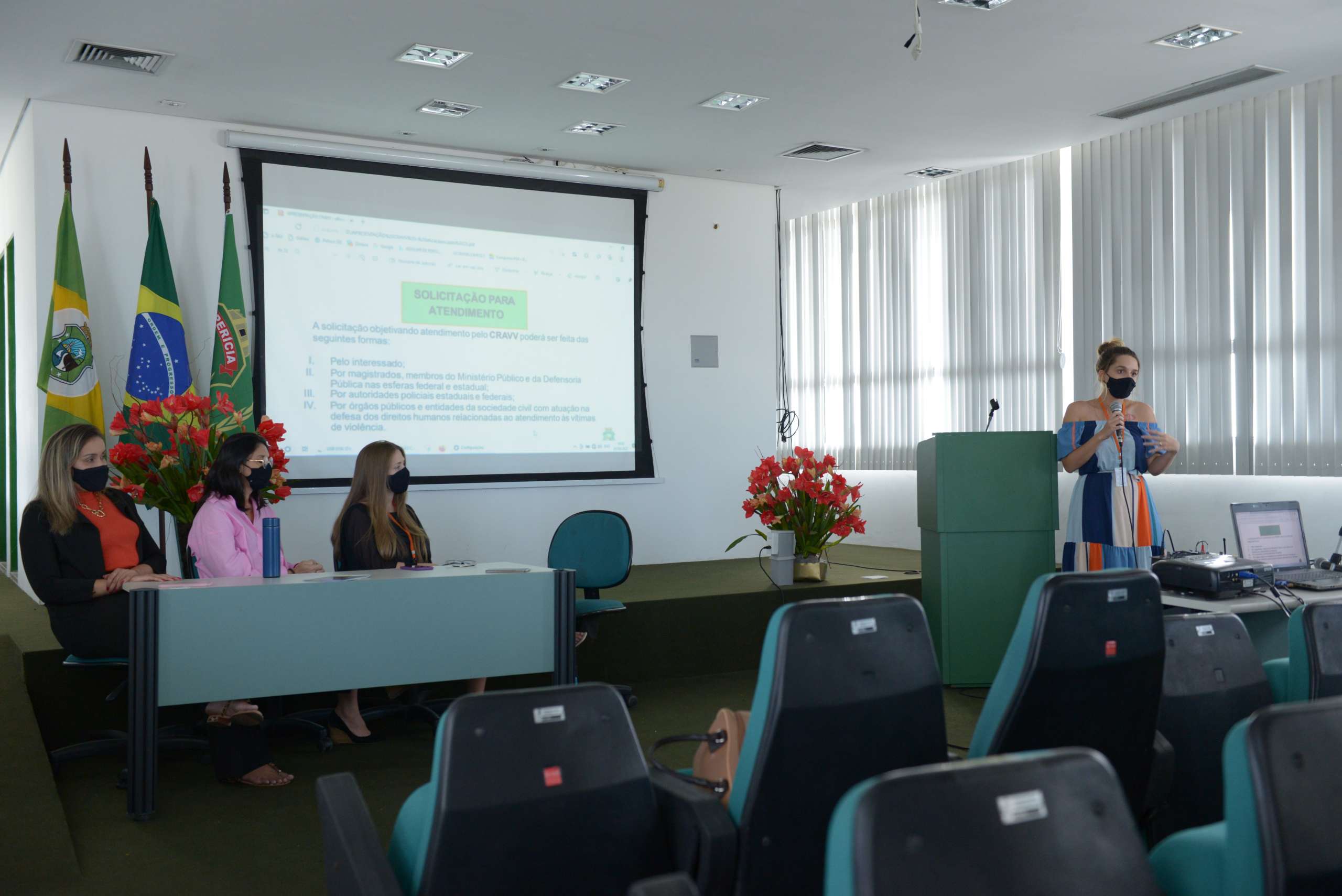 Servidores da Pefoce participam de treinamento do CRAVV para atender vítimas de violência