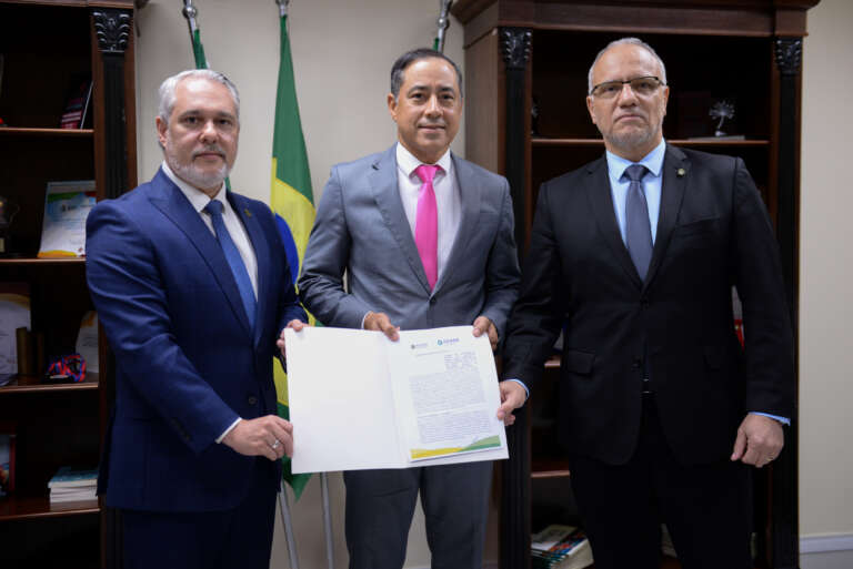 Pefoce e MPCE assinam Acordo de Cooperação Técnica visando a troca de informações e acesso às bases de dados de ambos os órgãos
