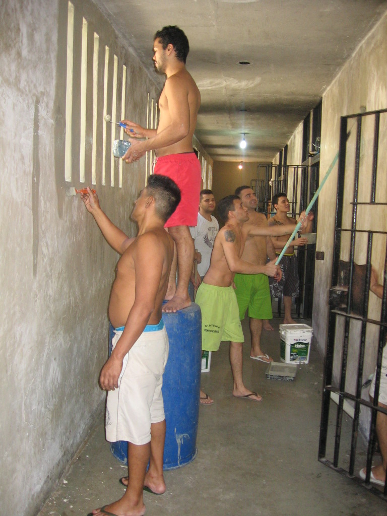 Internos da CPPL I reformam a unidade
