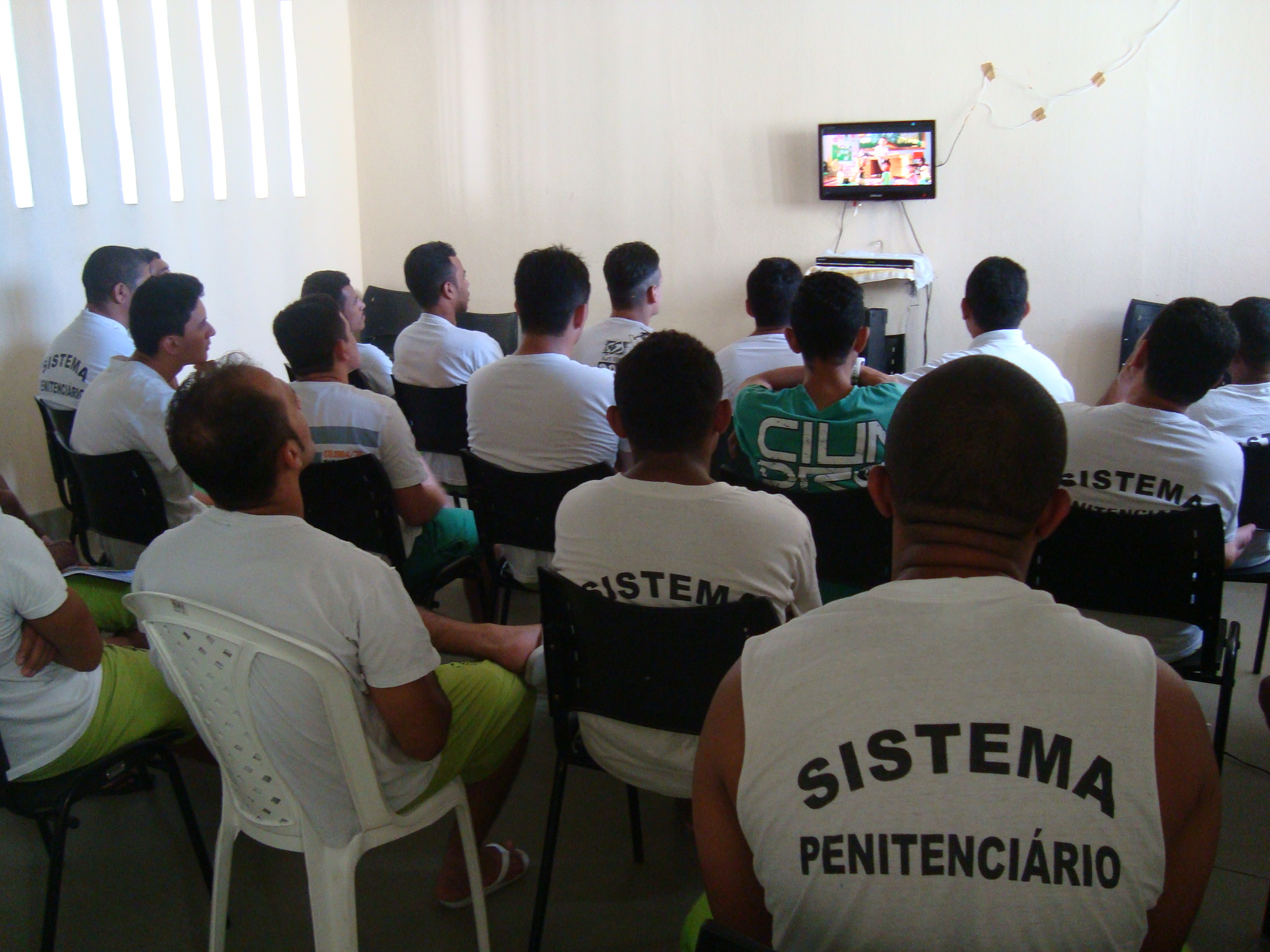 Programa ensina noções de direitos aos detentos