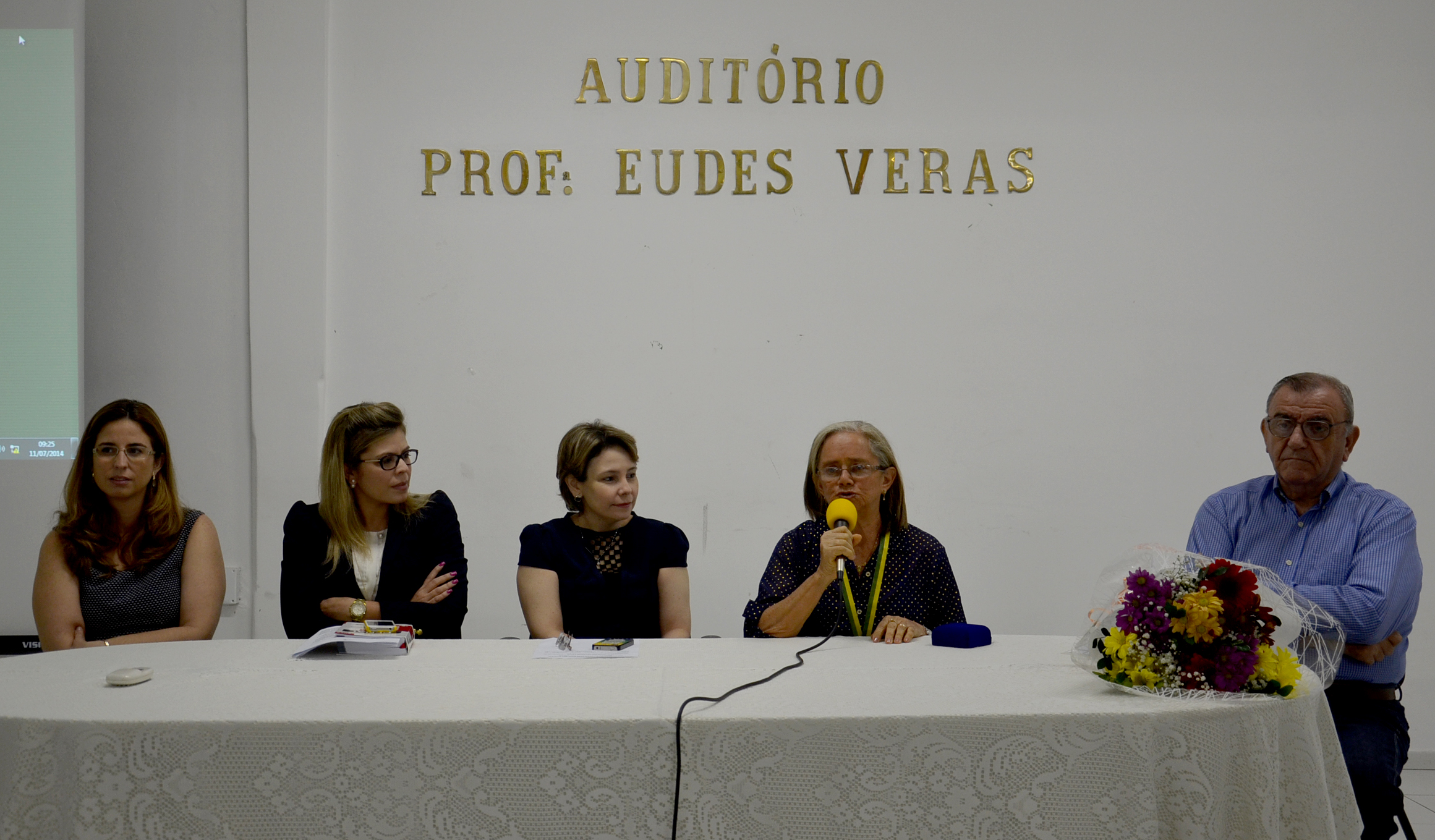 Presidente do Conselho da Comunidade do Icó é agraciada com Medalha Clodoaldo Pinto