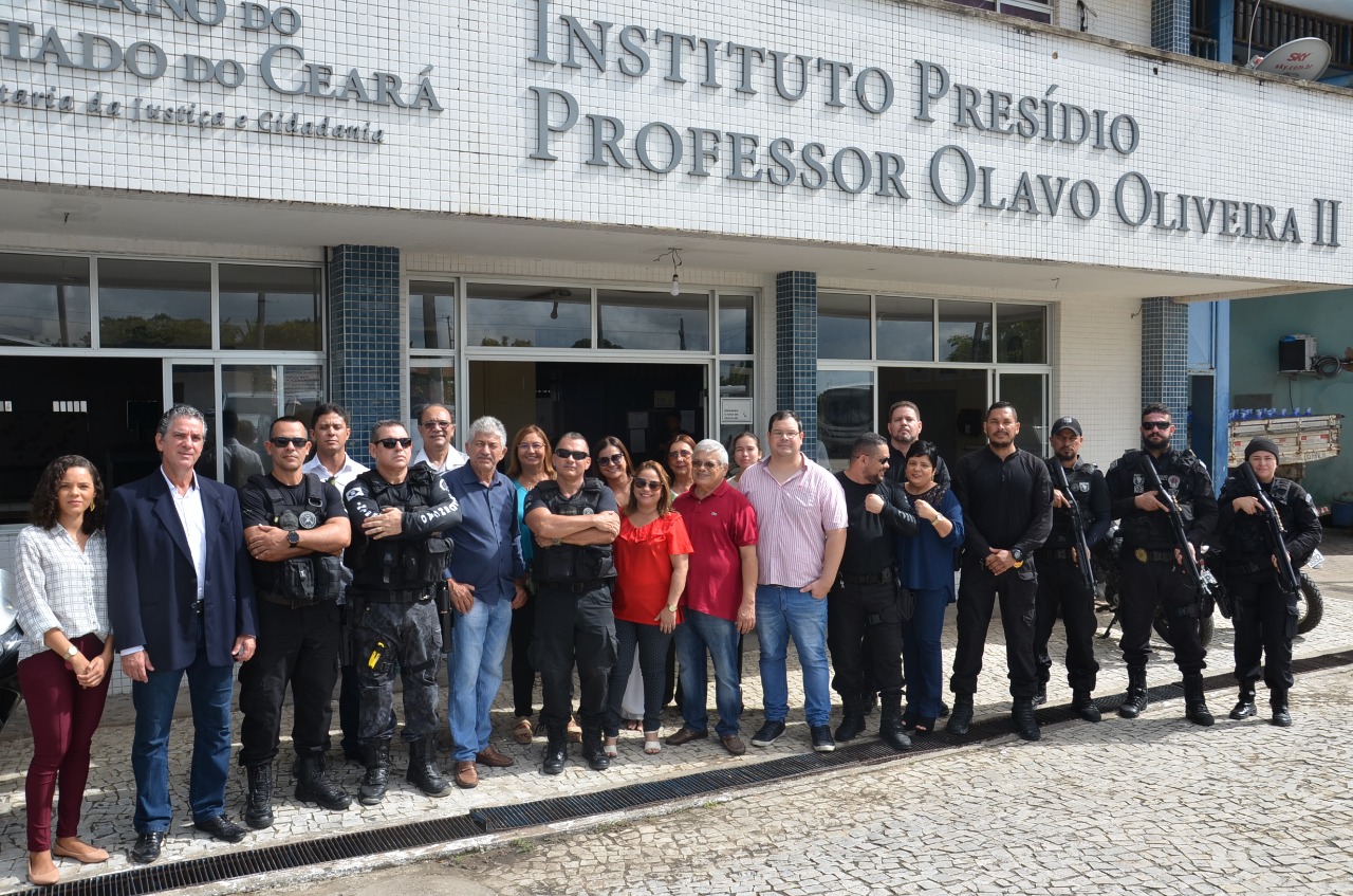 Sistema prisional cearense recebe visita de investidores do setor de vestuário