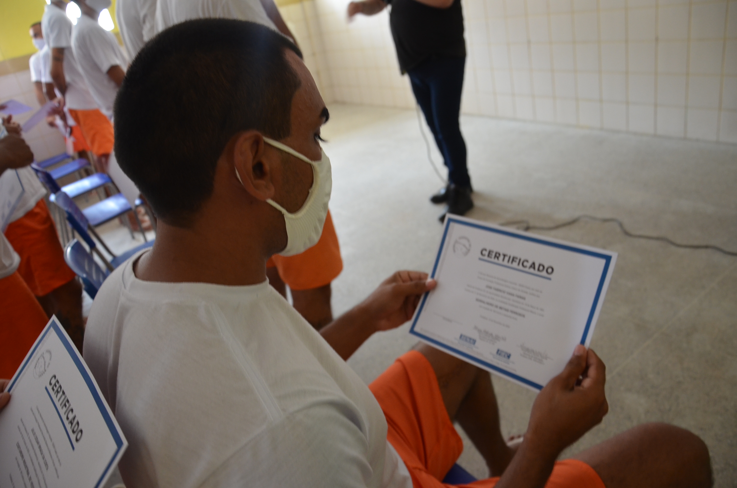 Internos do IPPOO II recebem certificados de cursos do SENAI