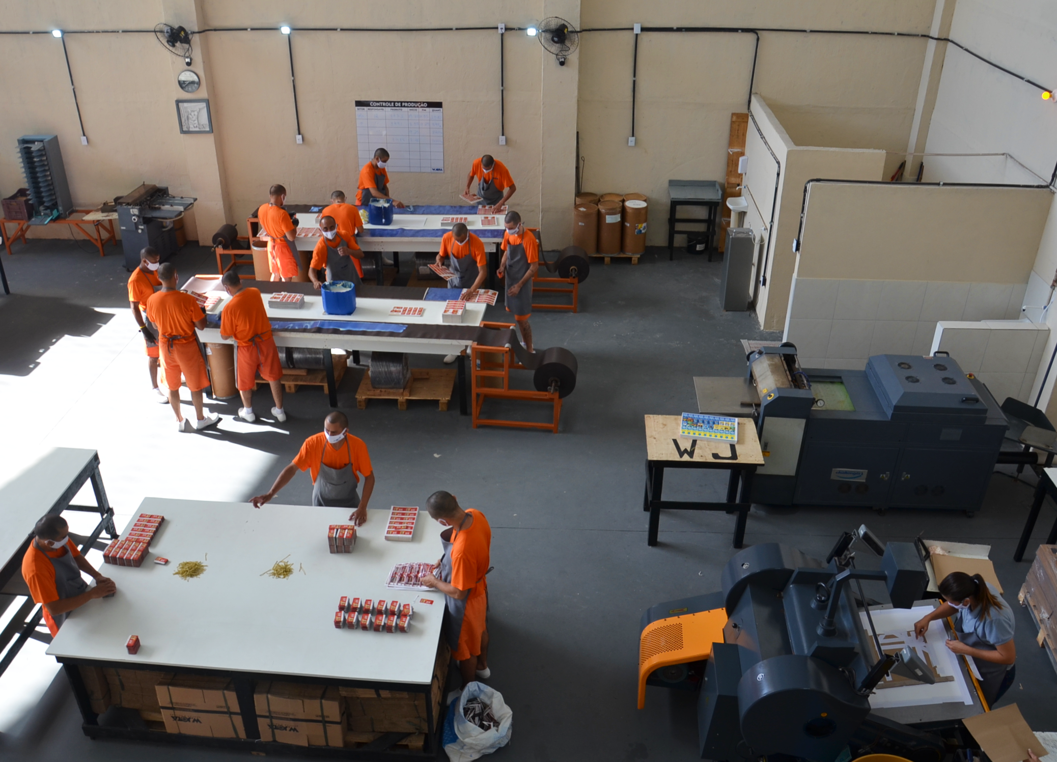Internos ganham oportunidade em nova empresa instalada no sistema prisional do Ceará
