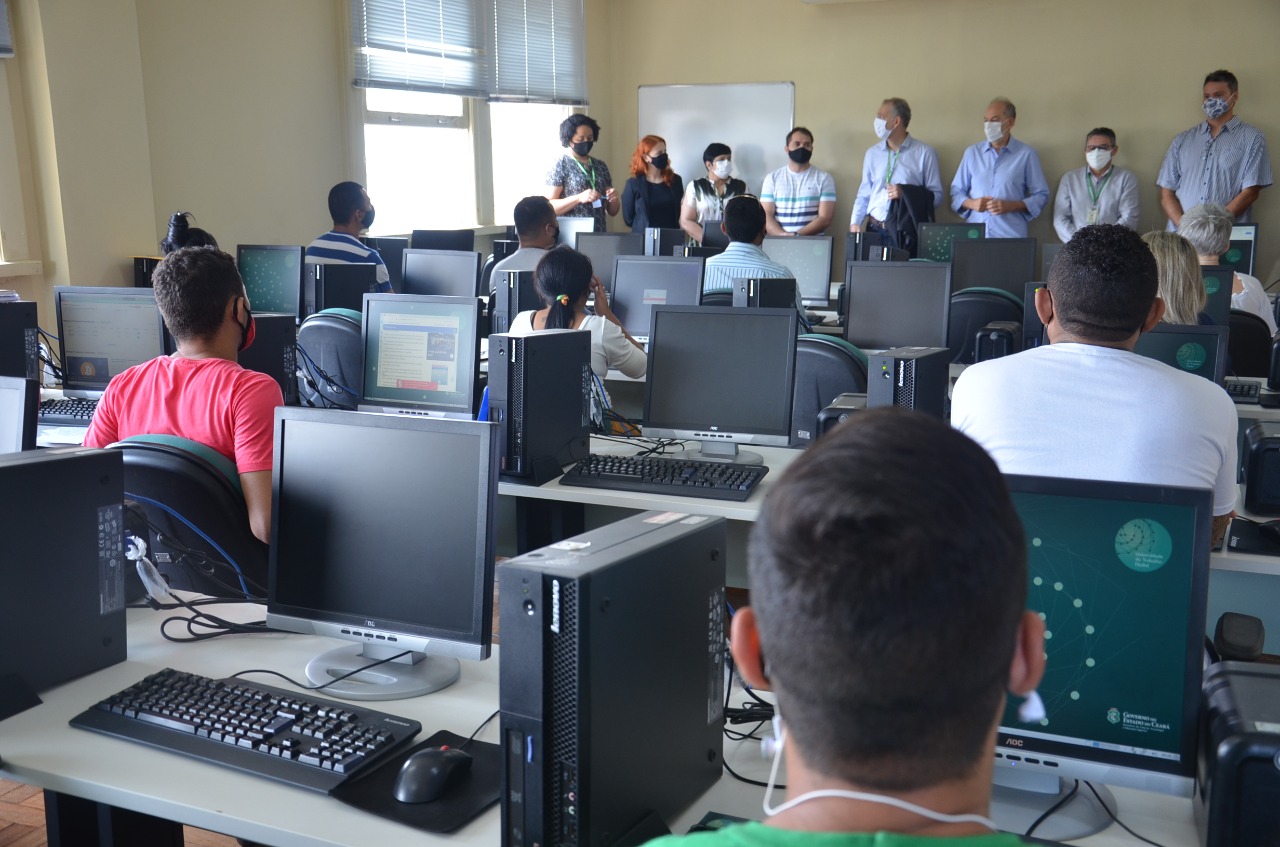 Governo do Ceará capacita egressos do sistema prisional em computação em nuvem da AWS