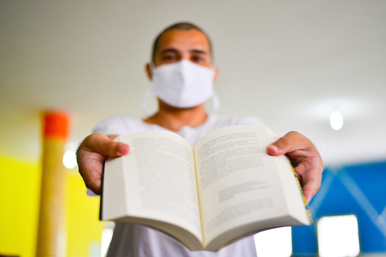 SAP recebe doação de livros para ampliar a leitura dos internos nas unidades prisionais