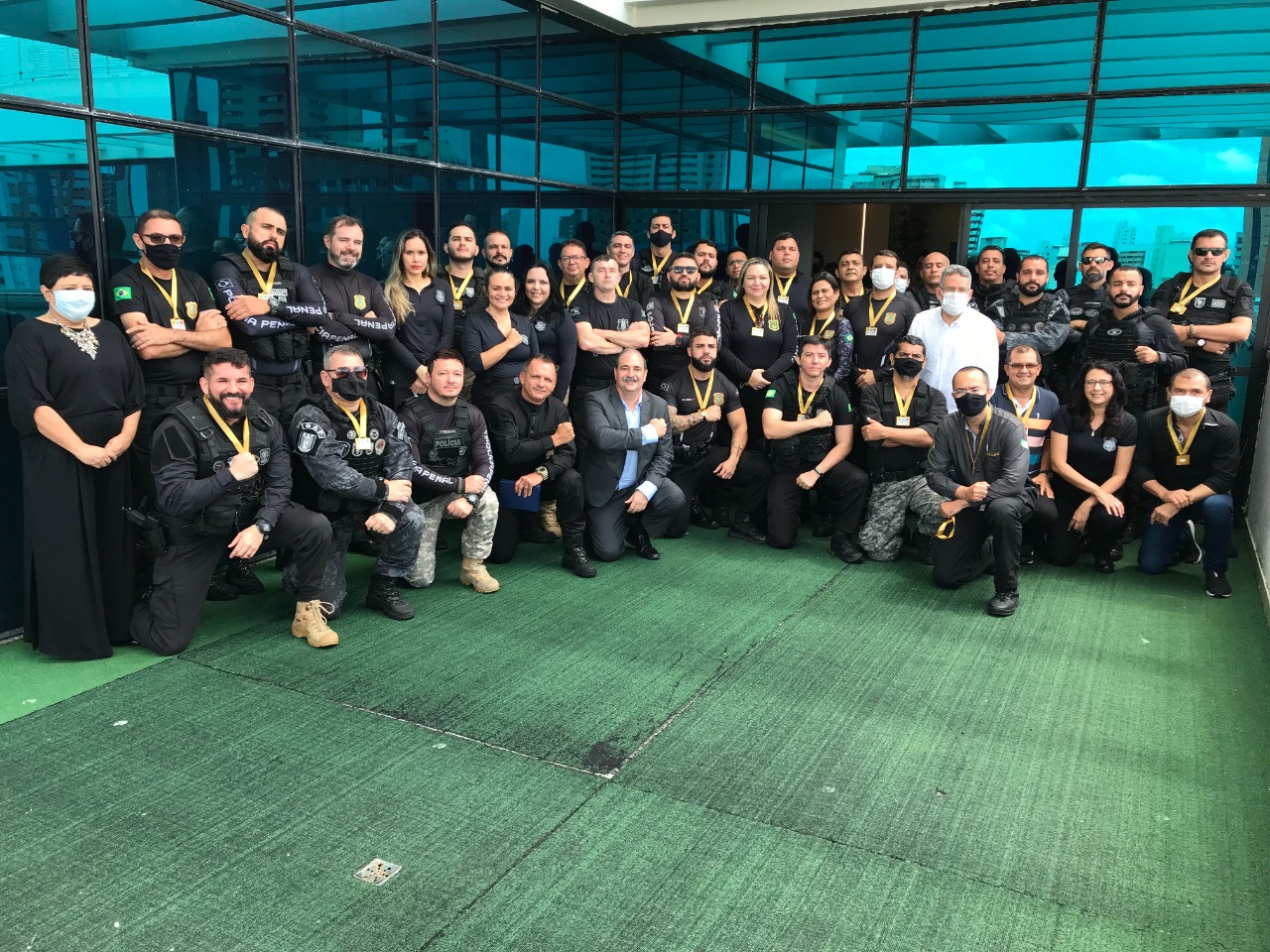 FIEC homenageia secretário Mauro Albuquerque e policiais penais pelo trabalho de ressocialização da população privada de liberdade do Ceará
