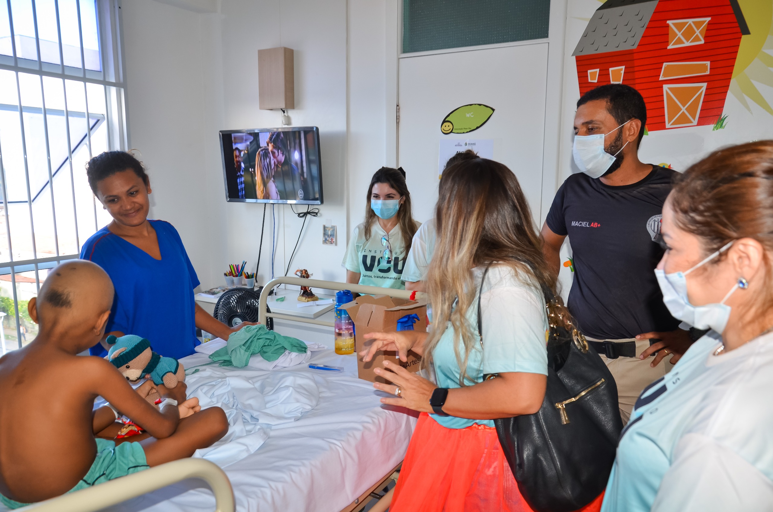 Crianças do Hospital Albert Sabin ganham brinquedos artesanais produzidos por internos da UP Pacatuba