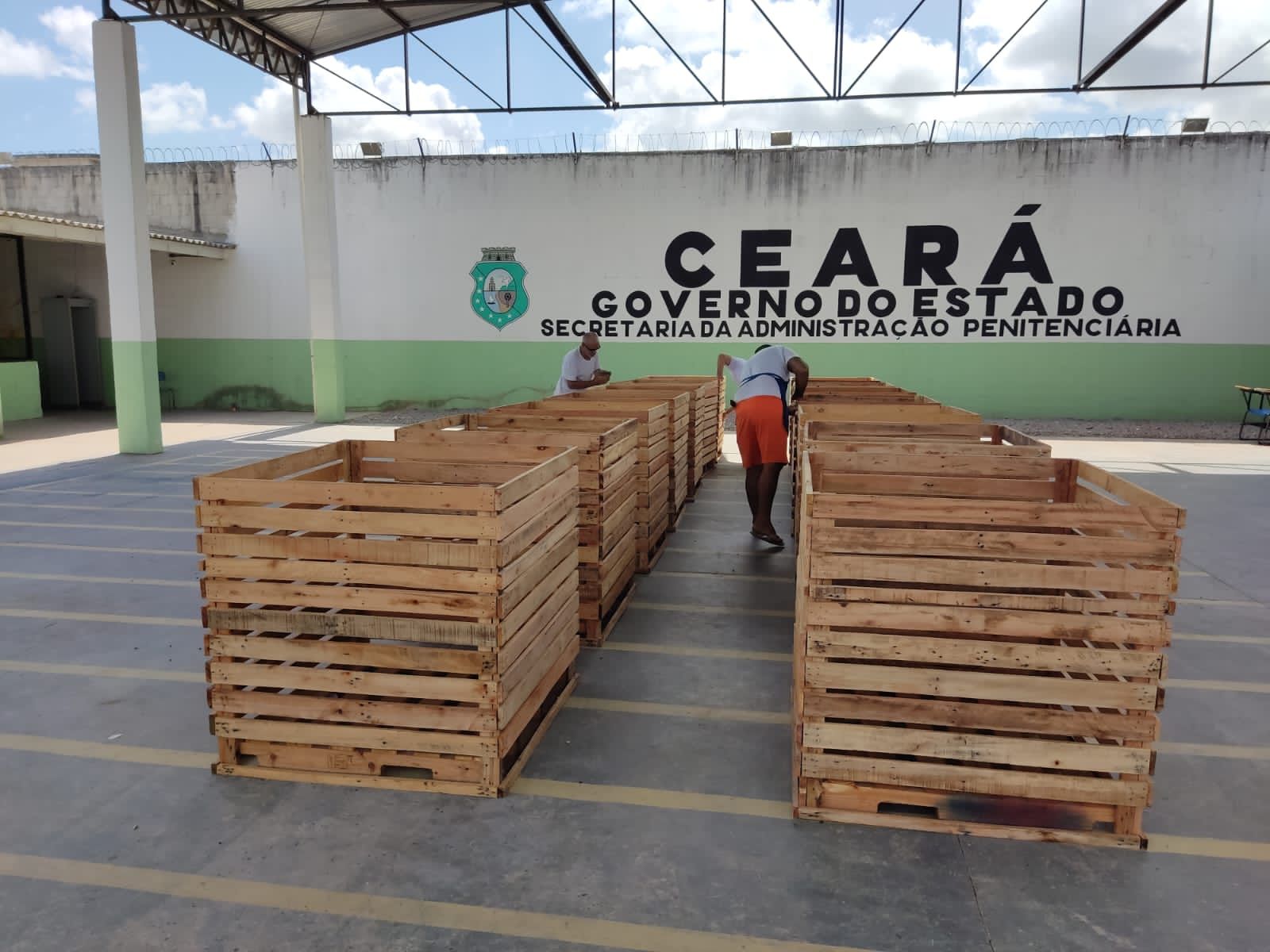 Internos da UP Sobreira Amorim produzem caixotes para arrecadação de alimentos do Programa Ceará Sem Fome
