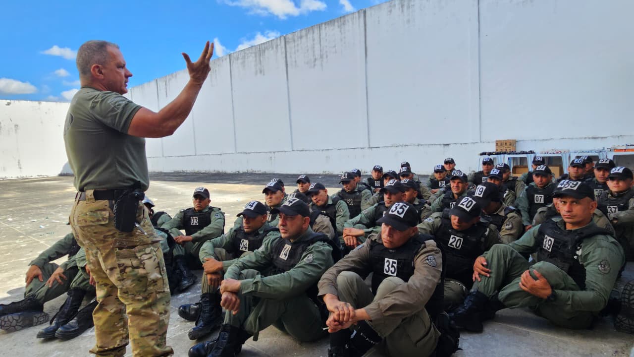 Secretário Mauro Albuquerque ministra aula para policiais militares do XXIII Curso de Patrulhamento Urbano