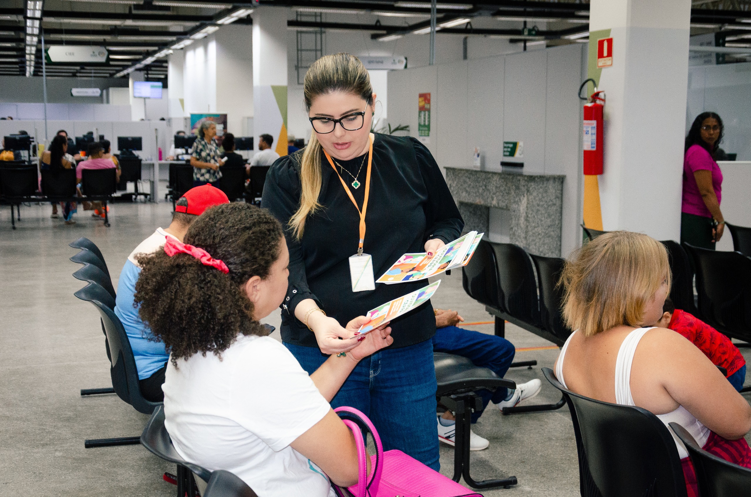 Ouvidoria da SAP promove ação de escuta e orientação nos Vapt Vupts de Fortaleza