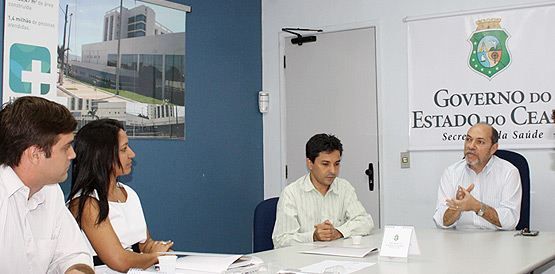 Arruda Bastos dá posse aos diretores do Hospital Regional do Cariri