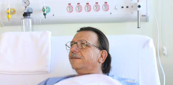 Primeiro paciente internado no Hospital Regional do Cariri se emociona