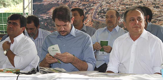Governador anuncia construção de policlínica regional no Crato