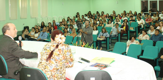 Arruda Bastos apresenta ações de assistência para dependentes químicos