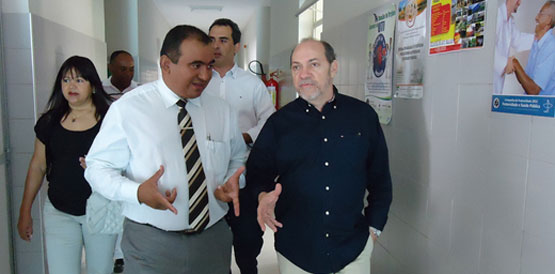 Arruda Bastos visita em Quixadá hospital que pode desafogar a capital