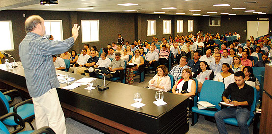 Secretário pede a prefeitos compromisso de não reduzir serviços com o novo HRN
