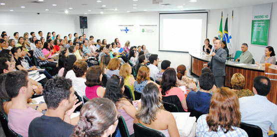 Bolsistas do Proensino lotam auditório da Sesa durante acolhimento